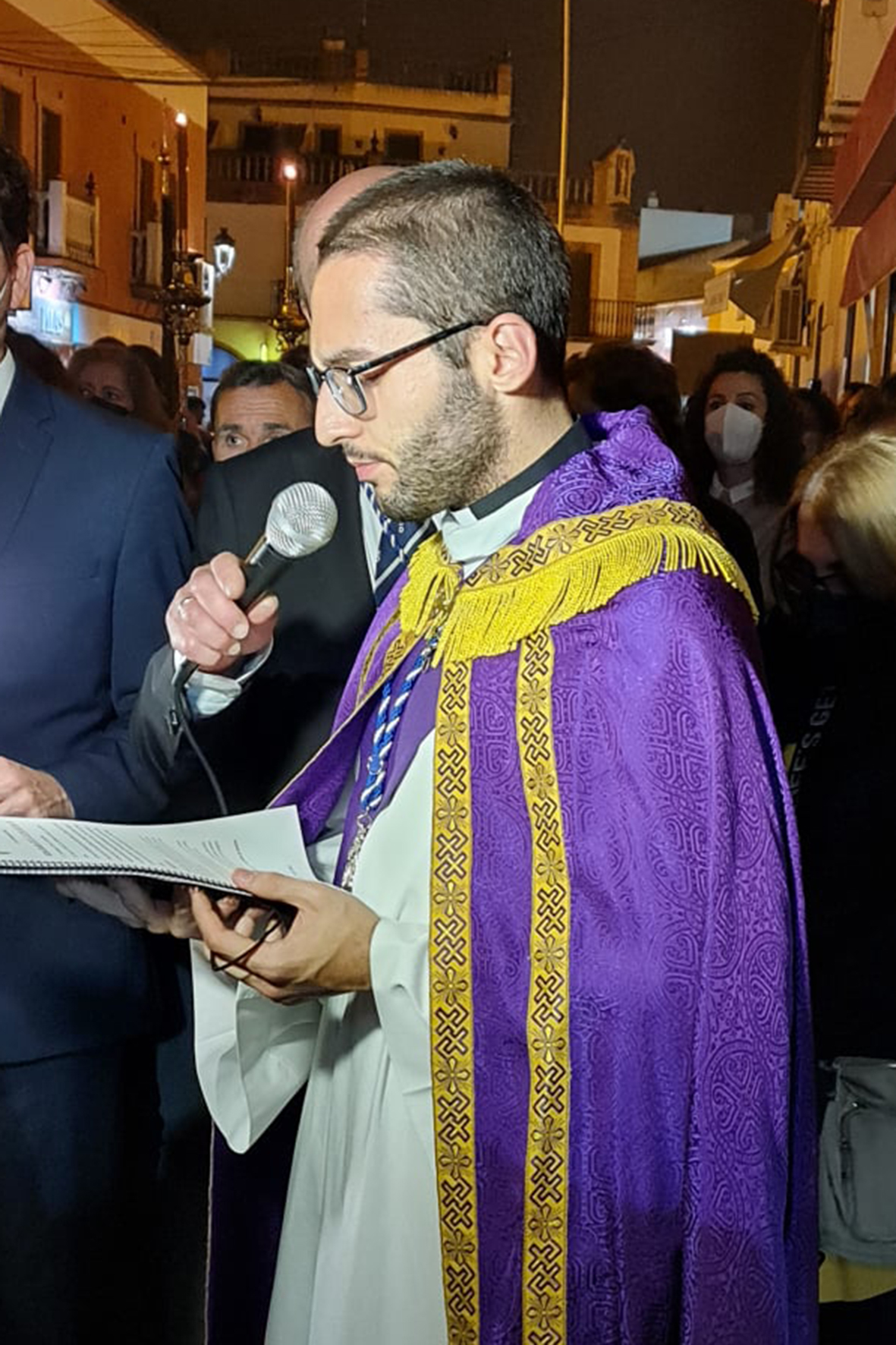 D. Alejandro presidiendo el Vía Crucis del 50 Aniversario del Stmo. Cristo de la Vera-Cruz