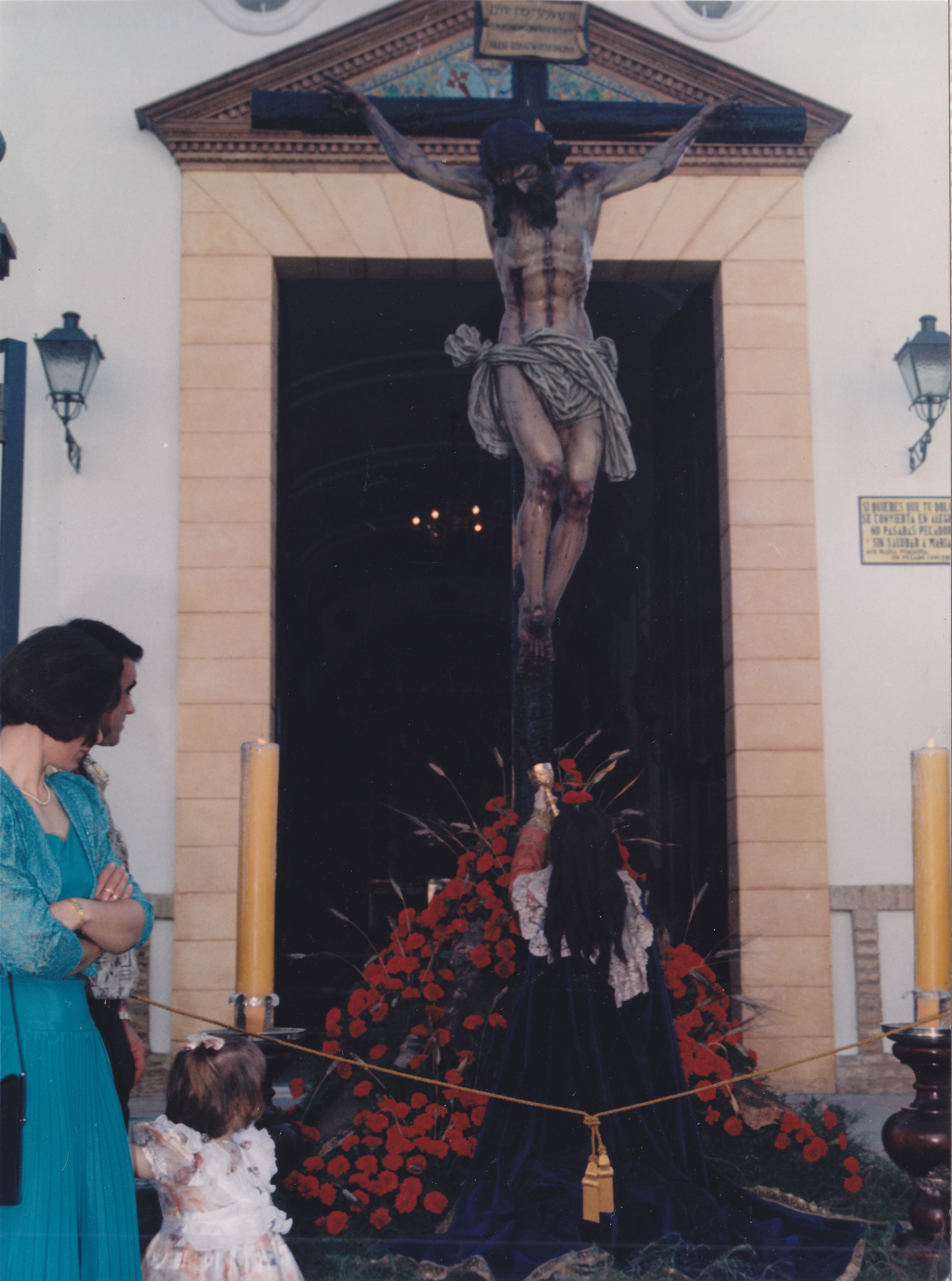 El Cristo preside el altar de Corpus en los años 90.